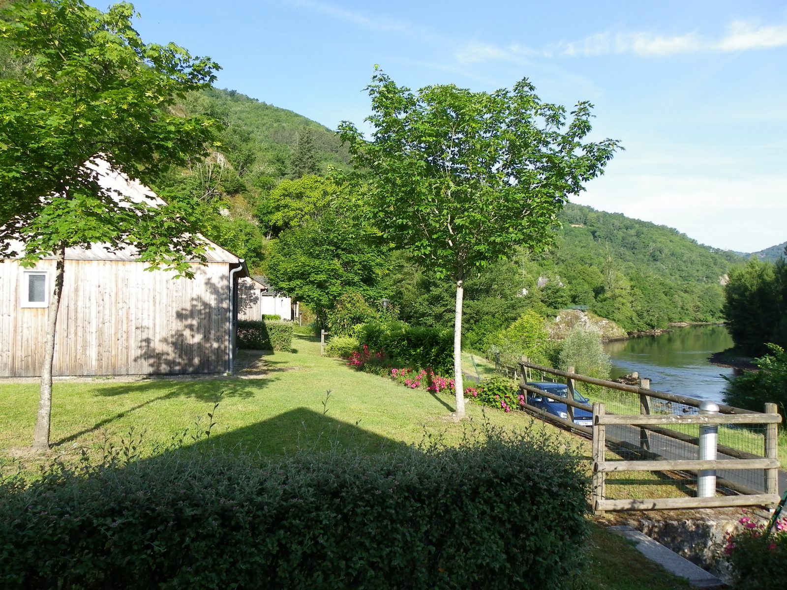 Les Chalets du Camping Val de Saures en Aveyron