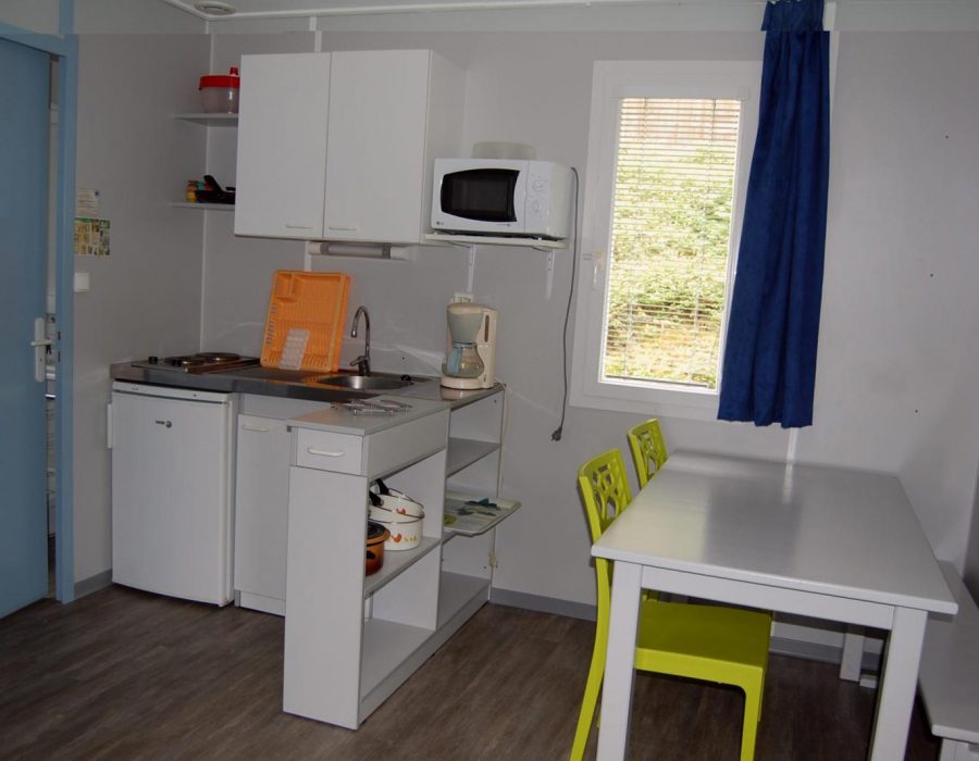 camping-val-de-saures-chalet-interieur-cuisine