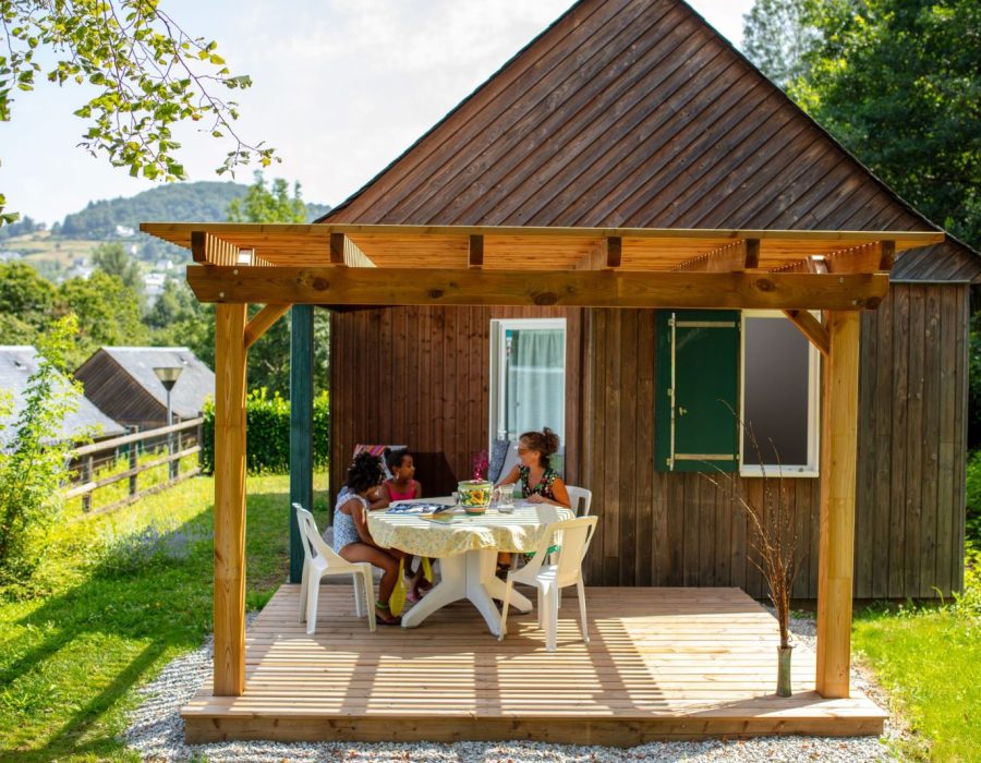 A23_1589-Camping le Val de Saures - Entraygues sur Truyère - Photo Herve Leclair Algodia- Chalet terrasse Light